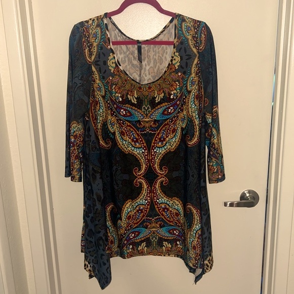 White Mark 3/4 Sleeve Handkerchief Hem Tunic Top (size 1x) - Picture 7 of 16